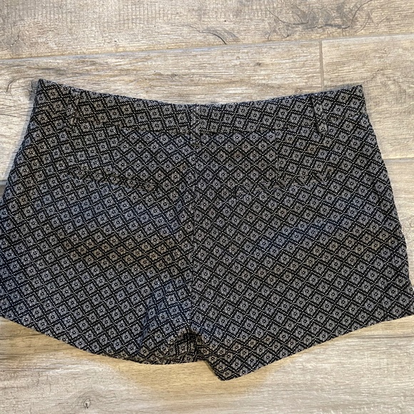 ❤️ BANANA REPUBLIC BLACK & WHITE SHORTS NEW SIZE 2 - Picture 3 of 5